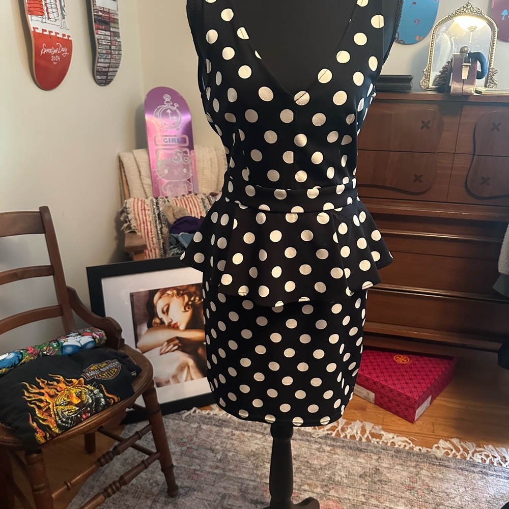 Rockabilly H&M Black and White Sleeveless V-Neck Sheath Mini Dress